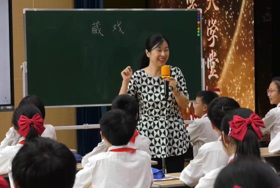 馮櫟鈞，《藏戲》，六年級(jí)下冊(cè)，第一單元