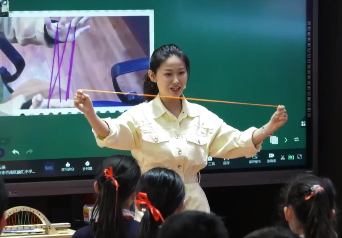 廖云燕，閱讀課《Bridges in Chongqing》，五年級(jí)，自編文本