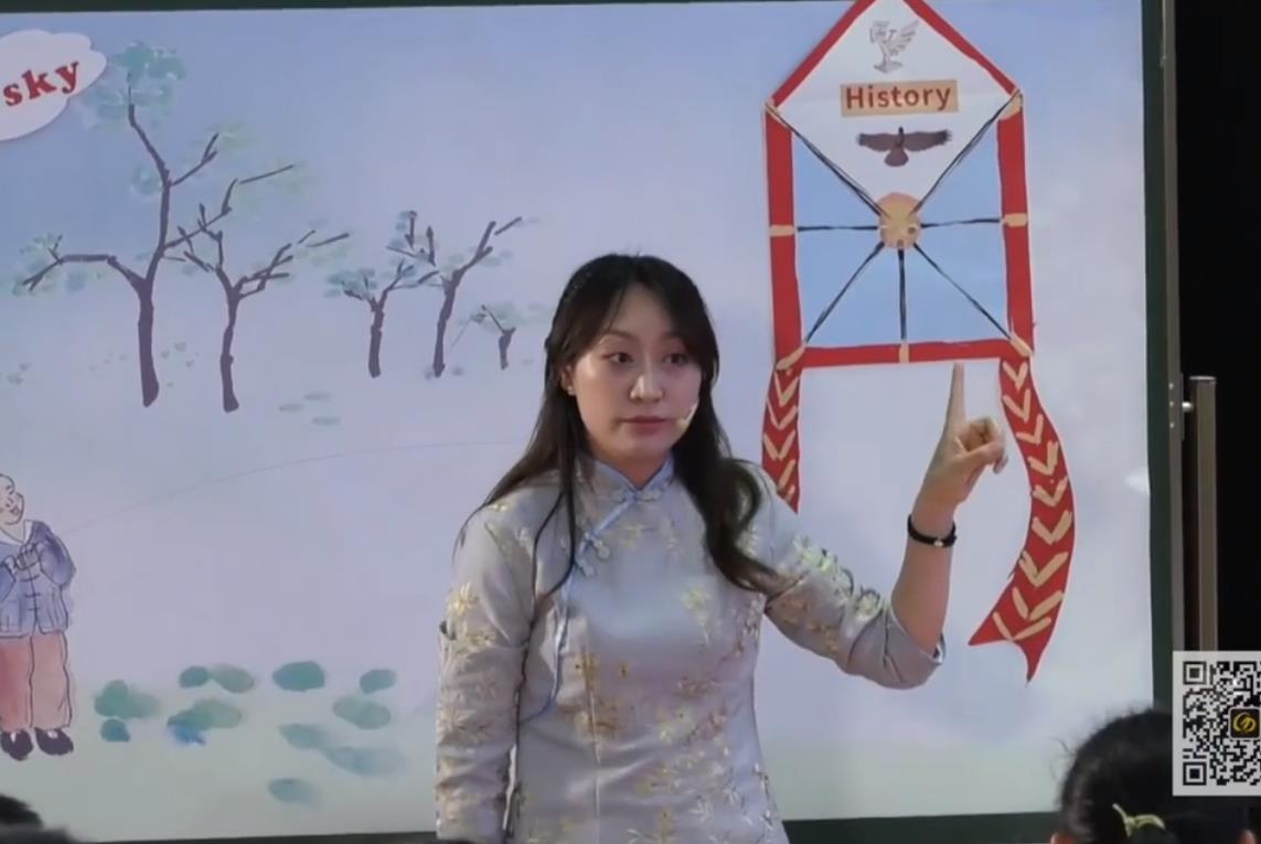 陳華曦，閱讀課《FLY AROUND THE WORLD》，五年級(jí)，自編文本