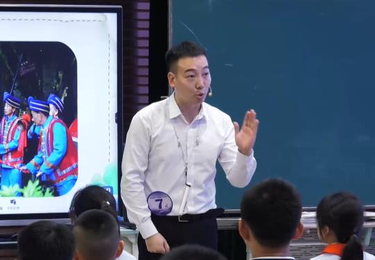 吳焊，《太陽(yáng)出來(lái)喜洋洋》，四年級(jí)上冊(cè)，第六單元，蘇少版