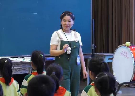 鄒亞麗，《口哨與小狗》，二年級(jí)下冊(cè)，第十課，人教版